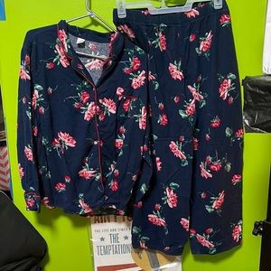 Liz Claiborne Pajama Set